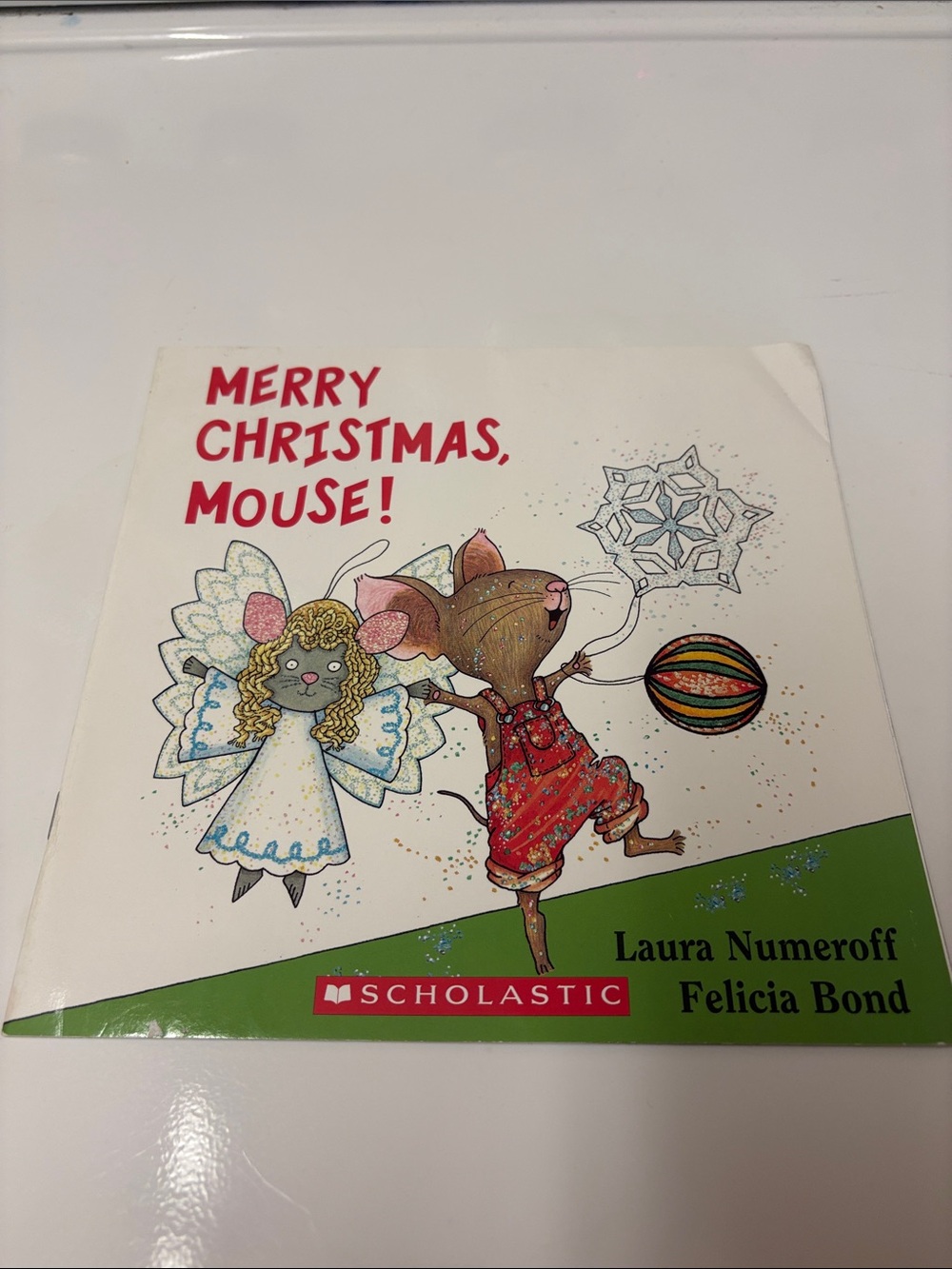 4/$20 Scholastic Merry Christmas, Mouse! — Red, Green, Pink, Blue